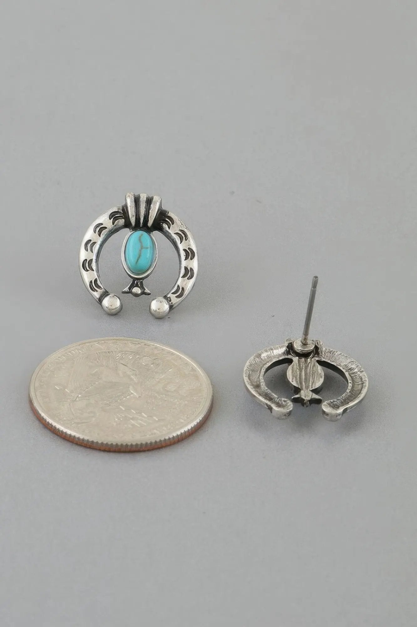 Antique Horseshoe Stud Earrings - DressAffection