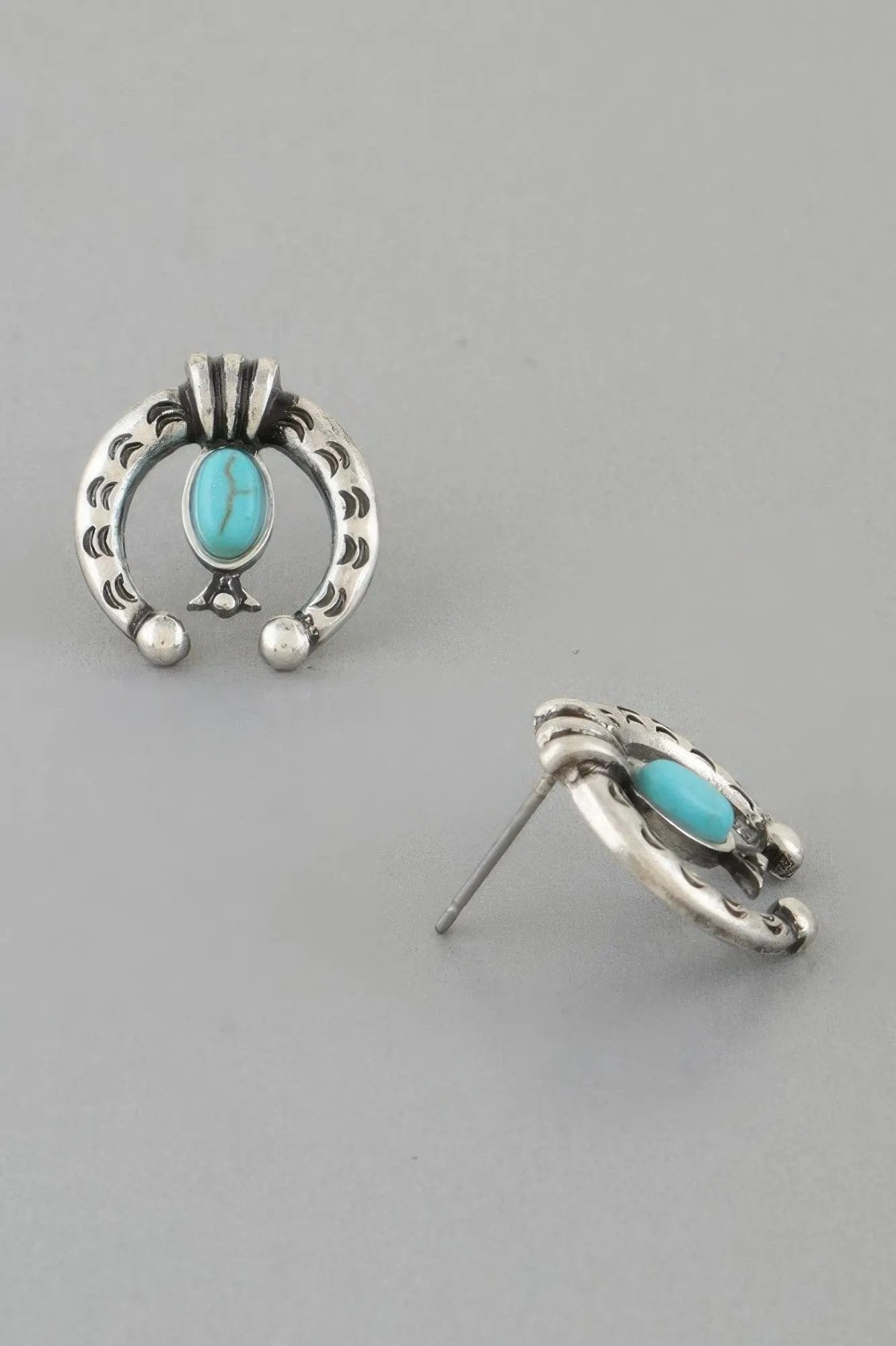 Antique Horseshoe Stud Earrings - DressAffection