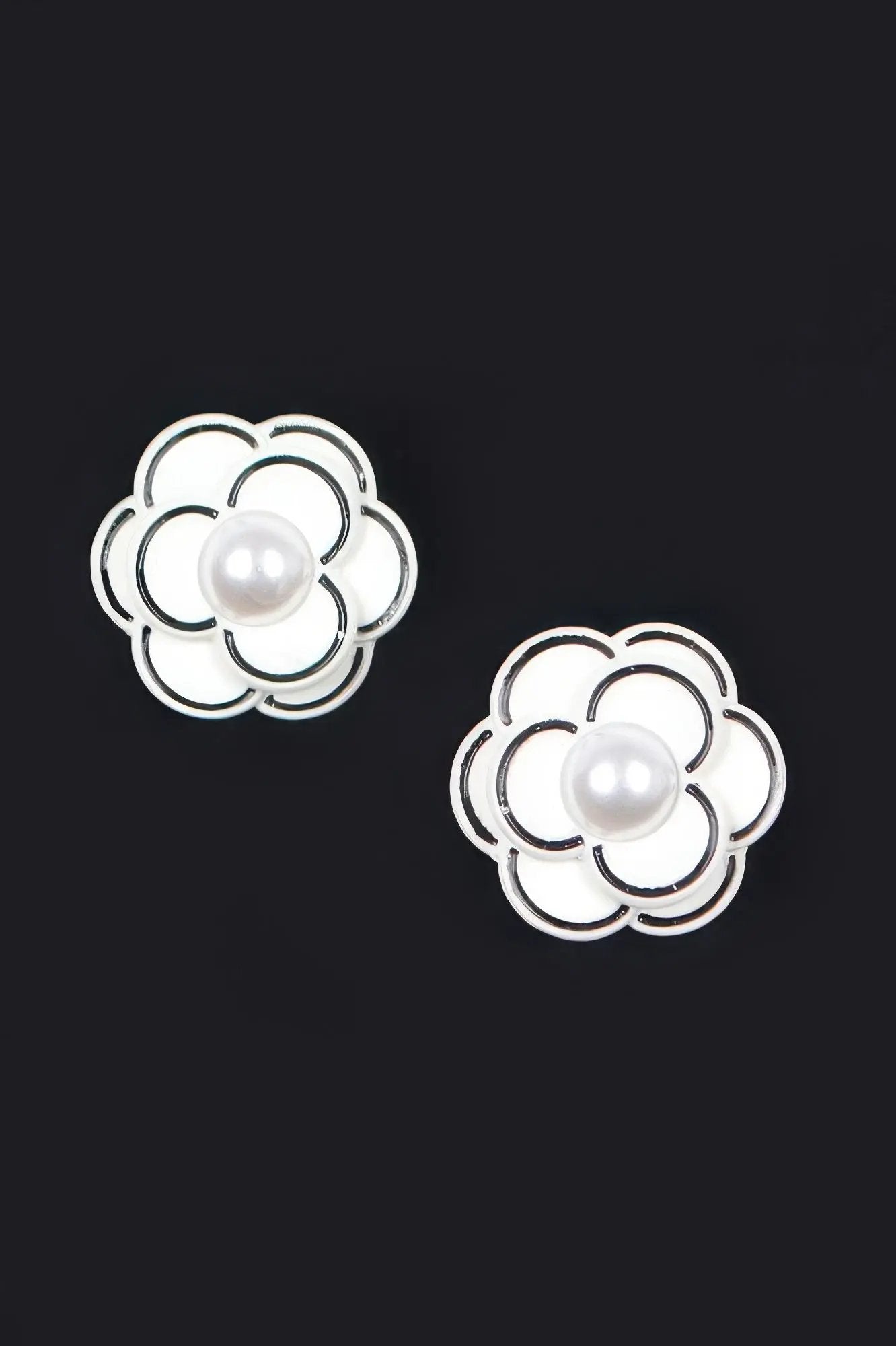 Faux Pearl Acrylic Flower Earring - DressAffection