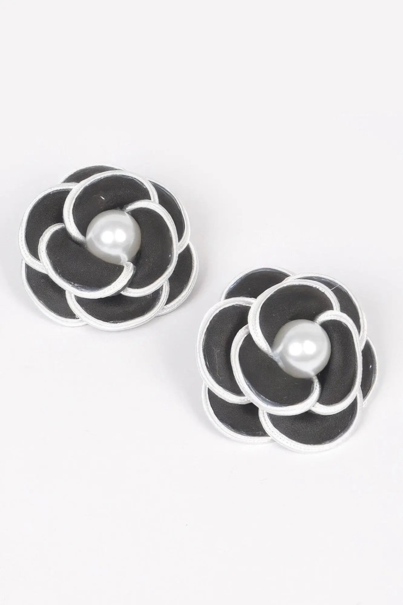 Faux Pearl Flower Stud Earring - DressAffection