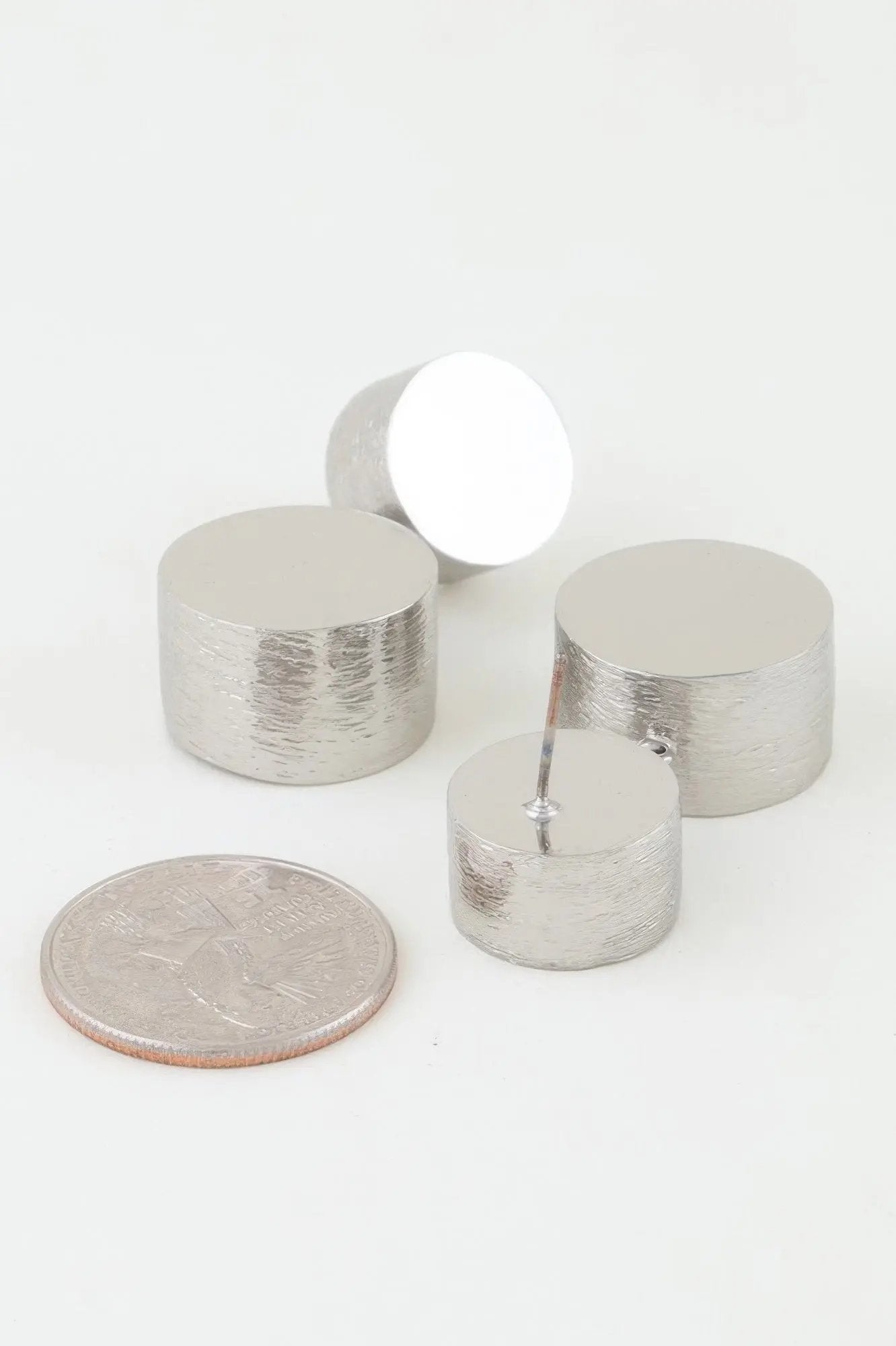 Hammered Disc Stud Earrings - DressAffection