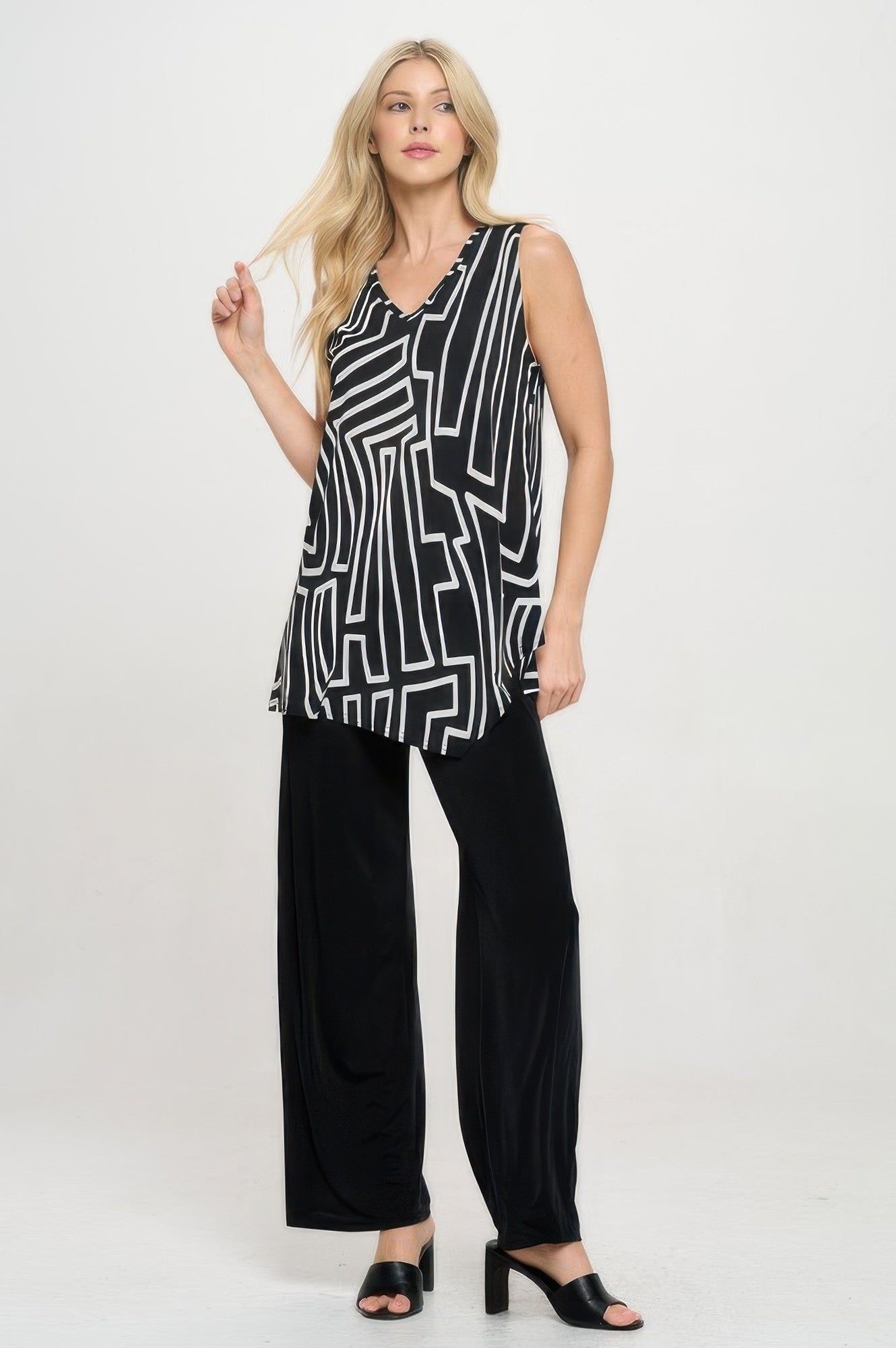 Hit Point V-neckline Tank Top - DressAffection