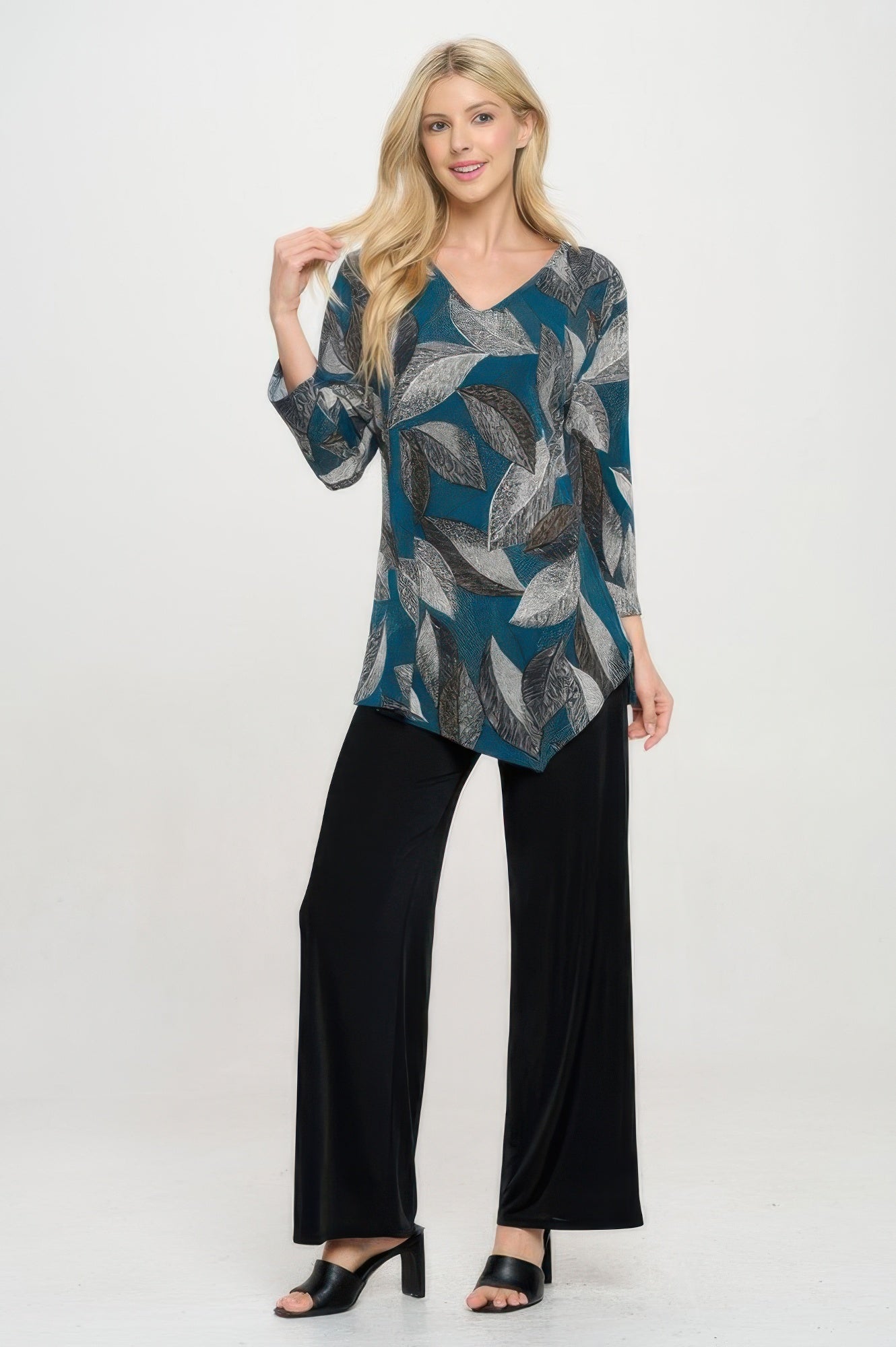 Hit Point V-neckline Top - DressAffection