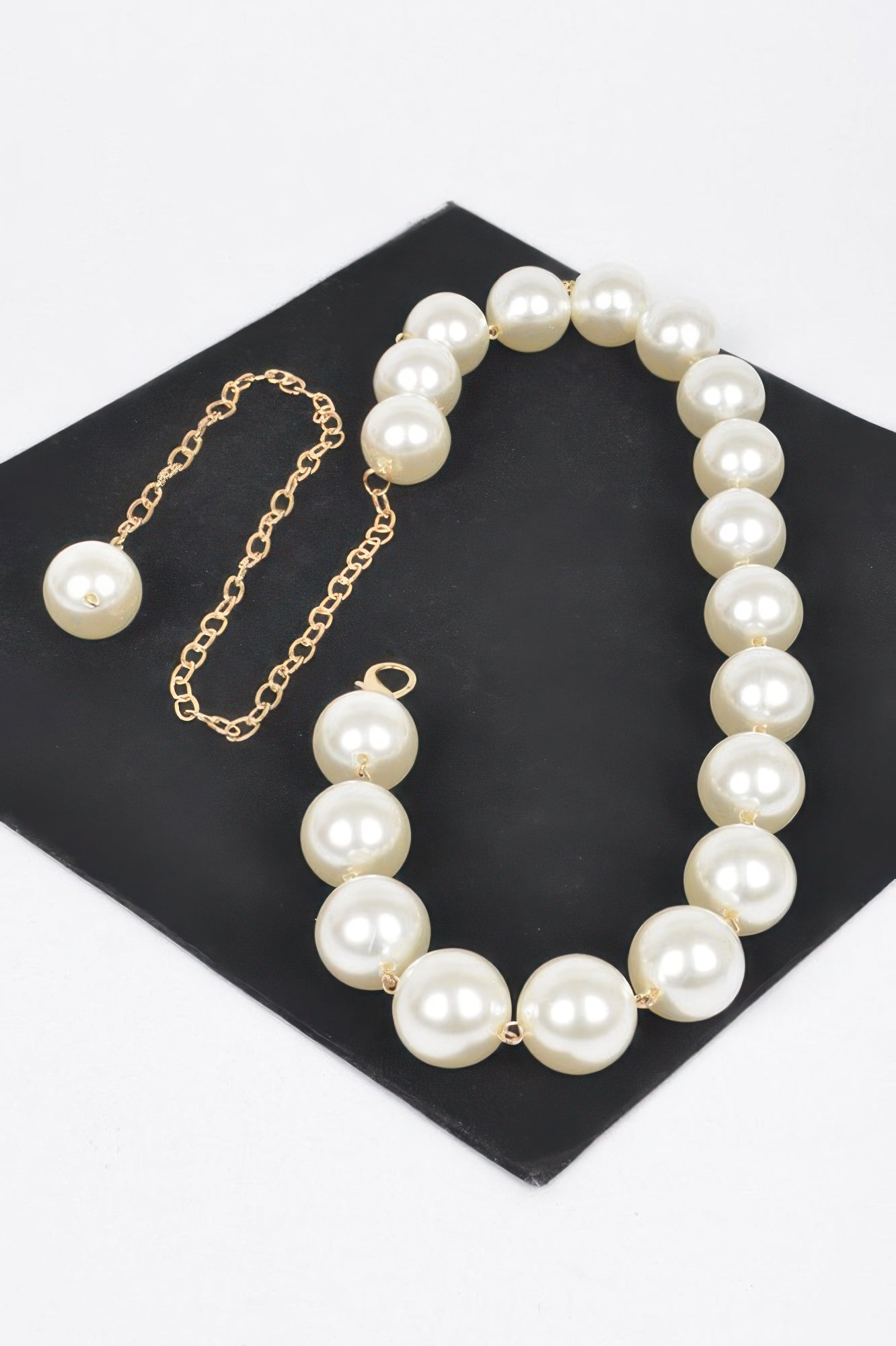 Oversized Pearl Chain Belt - DressAffection
