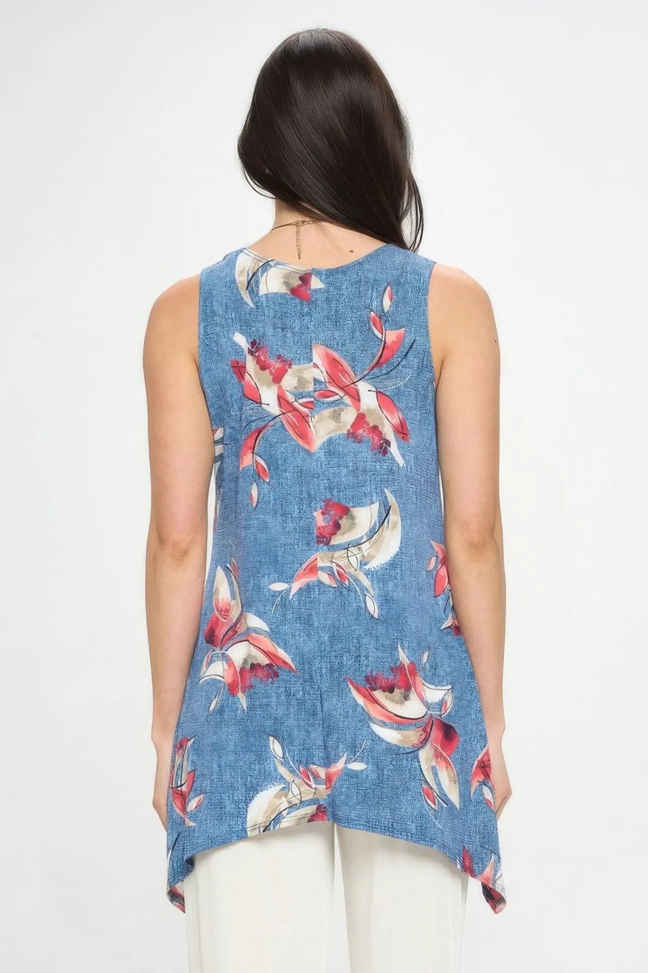 Plus Size Hit Shark Bite Hem Tank - DressAffection