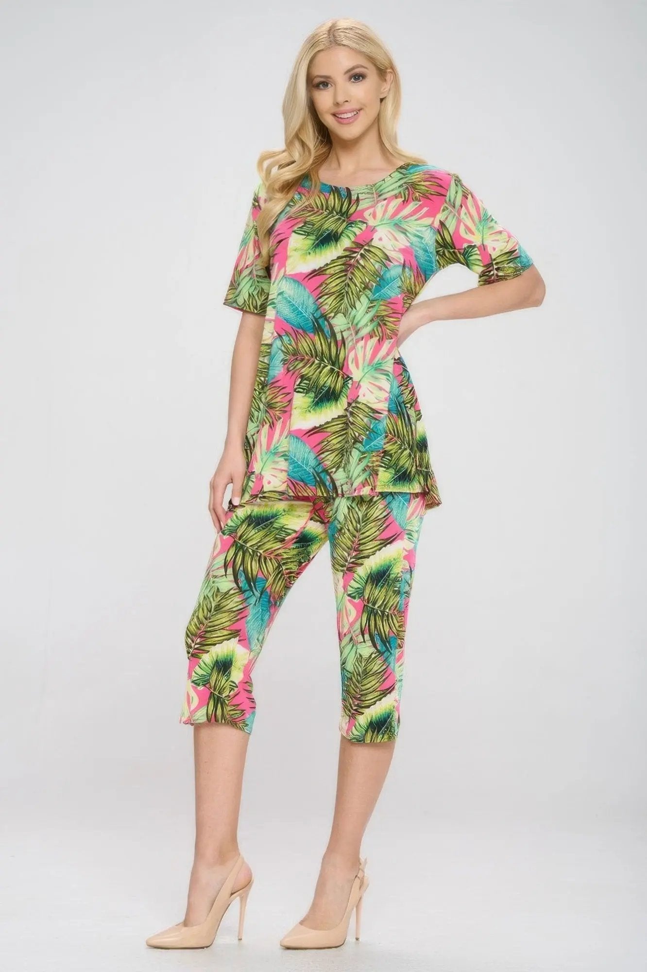 Plus Size Short Sleeve Top And Capri Pants Set - DressAffection