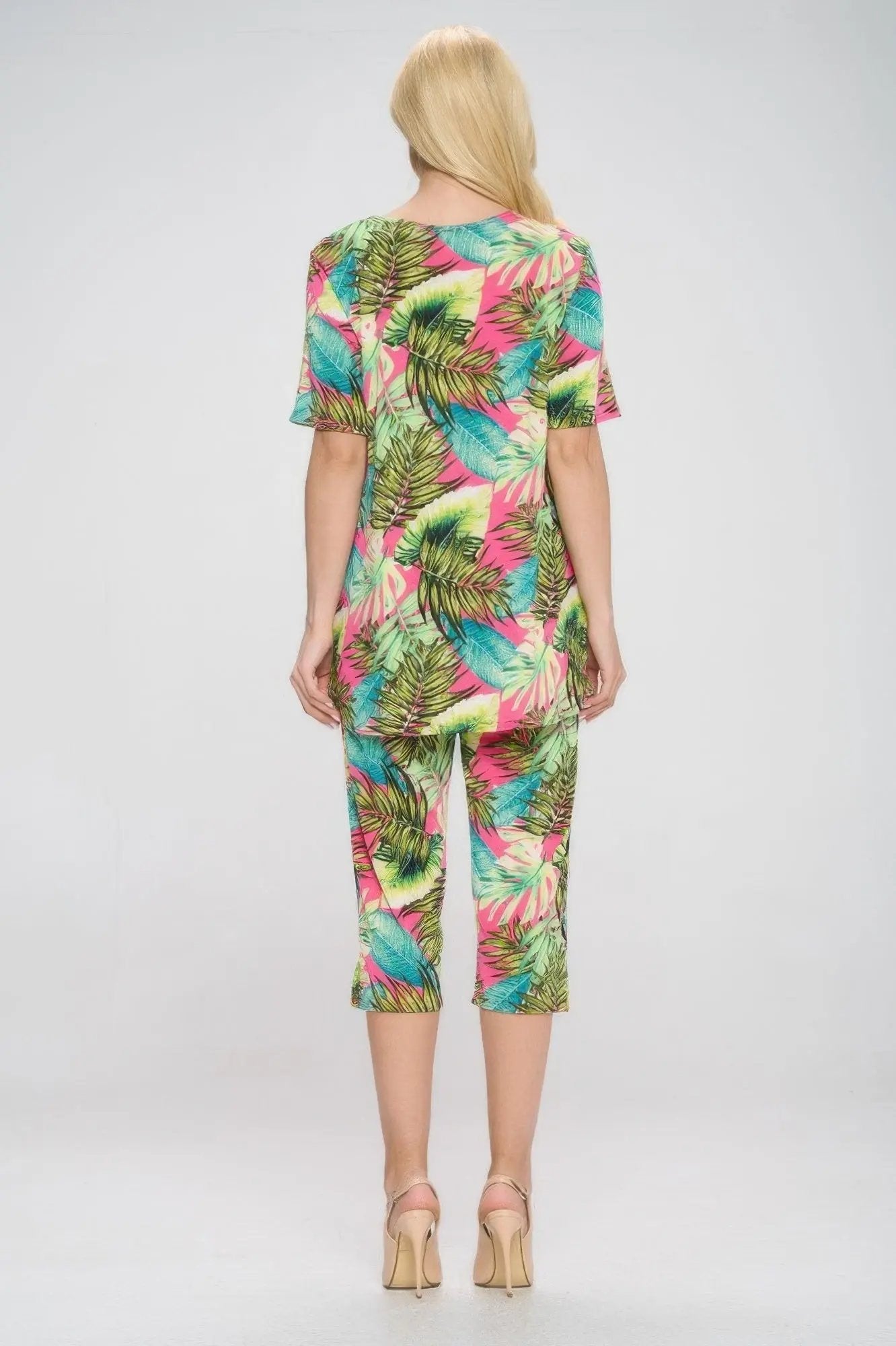 Plus Size Short Sleeve Top And Capri Pants Set - DressAffection