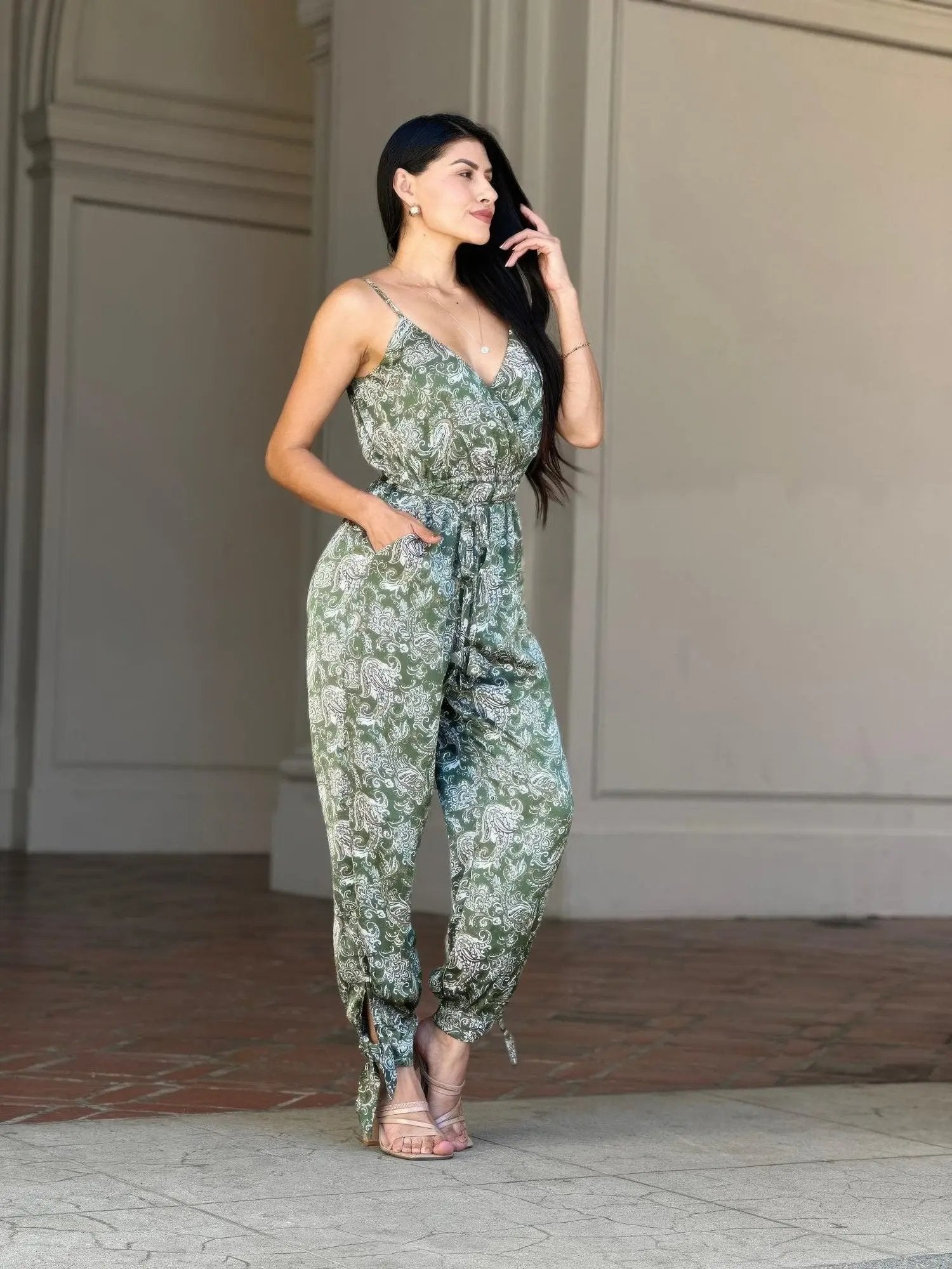 V Neck Sleeveless Paisley Jumpsuit With Tie Waist - DressAffection